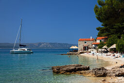 Restaurant am Strand, Bol, Brac, Split-Dalmatien, Kroatien