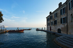 Boot, Punta San Vigilio, Hotel, Restaurant, Garda, Gardasee, Venetien, Italien