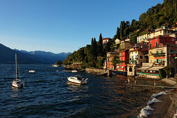 Ufer, Varenna, Comer See, Lombardei, Italien