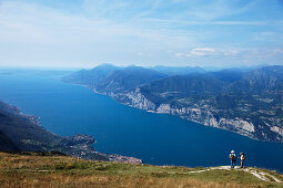Panorama, Wanderer, Couple, Monte Baldo, Malcesine, Lake Garda, Veneto, Italy