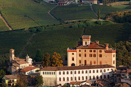 Castello, Barolo, Langhe, Piemont, Italien
