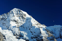 Mönch und Station Jungfraujoch im Sonnenlicht, Kleine Scheidegg, Grindelwald, UNESCO Welterbe Schweizer Alpen Jungfrau - Aletsch, Berner Oberland, Bern, Schweiz, Europa