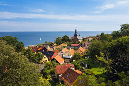 Blick über Gudhjem zur Ostsee, Gudhjem, Bornholm, Dänemark