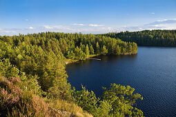 Aussicht vom Aussichtsturm Aboda über Wälder und Kleven See, Aboda Klint bei Högsby, Smaland, Südschweden, Schweden, Skandinavien, Europa