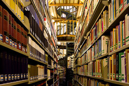 Innenansicht der Bibliothek im Benediktinerkloster Maria Laach, Eifel, Rheinland-Pfalz, Deutschland, Europa