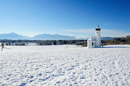 Snow covered church in front of range of Alps, Penzberg, Werdenfelser Land, Upper Bavaria, Bavaria, Germany, Europe