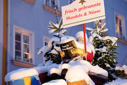 Snow covered Santa Claus reading in recipe book, Christmas market Rosenheim, Rosenheim, Upper Bavaria, Bavaria, Germany, Europe