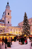 Christkindlmarkt am Abend mit Salzburger Dom, Christkindlmarkt Salzburg, UNESCO Weltkulturerbe Salzburg, Salzburg, Österreich, Europa