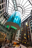 Aquadom, das weltweit größte, zylindrische Aquarium, Lobby, Radisson SAS Hotel in Mitte, Berlin, Deutschland