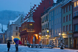 Historisches Kaufhaus im Winter, Altstadt, Freiburg im Breisgau, Schwarzwald, Baden-Württemberg, Deutschland