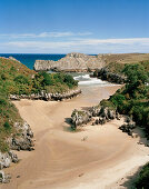 Playa de Berellin bei Ebbe, San Vicente de la Barquera, Kantabrien, Spanien