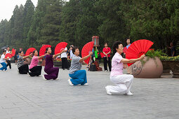 Morgengymnastik, Tai Chi Chuan, Taiqi im Tiantan-Park beim Kaiserlichen Himmelstempel, Peking, Beijing, Volksrepublik China