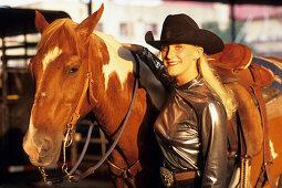 Rodeoreiterin bei den  Stockyards Championship Rodeo, Stockyards National Historic District, Fort Worth, Texas, USA