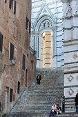 Treppe führt zum Dom von Siena, Siena, UNESCO Weltkulturerbe Siena, Toskana, Italien