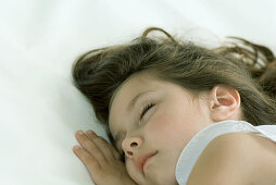 Little girl sleeping, cropped view of head and shoulder