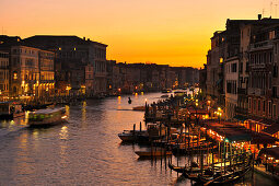 View fromt the Rialto Bridge over the Canale Grande am Abend, Canale Grande, Venice, Italy