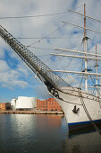 Ozeaneum and tall ship „Gorch Fock I.“ in the harbour, Stralsund, Baltic Sea, Mecklenburg-West Pomerania, Germany