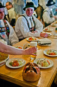 Schellenrührer in einem Restaurant, Mittenwald, Bayern, Deutschland, Europa