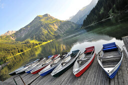 Boote am Vilsalpsee im Tannheimer Tal, Ausserfern, Tirol, Österreich, Europa
