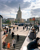 Treppe am Komsomolskaya Platz, auch Platz der 3 Bahnhöfe, Leningrader Bahnhof in der Mitte, Moskau, Russische Foederation, Russland, Europa