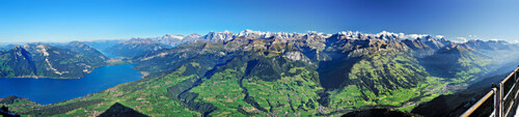 Blick vom Niesen über den Thunersee auf Gebirgspanorama, UNESCO Weltnaturerbe Schweizer Alpen Jungfrau-Aletsch, Berner Oberland, Kanton Bern, Schweiz