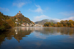 View over Moselle river onto Reichsburg castle, Cochem, Rhineland-Palatinate, Germany, Europe