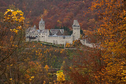 Blick auf Burg Altena auf einem Bergsporn, Sauerland, Nordrhein-Westfalen, Deutschland, Europa