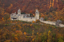 Blick auf Burg Altena auf einem Bergsporn, Sauerland, Nordrhein-Westfalen, Deutschland, Europa