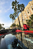 Autos und Menschen vor einem Hotel, Cannes, Côte d'Azur, Süd Frankreich, Europa