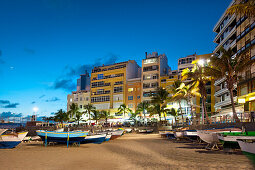 Boote am Strand am Abend, Playa de las Canteras, Las Palmas, Gran Canaria, Kanarische Inseln, Spanien, Europa