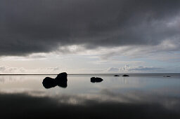 Stilles Wasser der Lagune bei Skogar, Island, Skandinavien