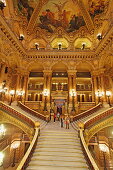 Treppenhaus in der Opera Garnier, Paris, Frankreich, Europa