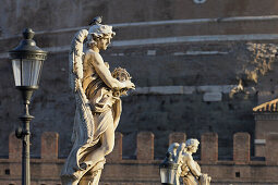 Statuen auf der Engelsbrücke, Ponte Sant'Angelo, Rom, Lazio, Italien