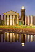 Leuchtturm in der Abenddämmerung, Aviles, Golf von Biskaya, Asturien, Spanien