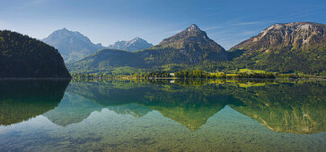 View of lake Wolfgangsee in front of Bergwerkskogel, Ringkogel, Sparber and Bleckwand, Salzburg, Austria, Europe