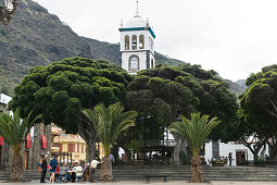 Dorfplatz und die Kirche Iglesia de Santa Ana, Garachico, Teneriffa, Kanarische Inseln, Spanien, Europa