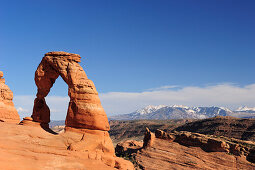 Felsbogen Delicate Arch im Sonnenlicht, Arches Nationalpark, Moab, Utah, Südwesten, USA, Amerika