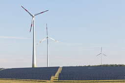 Solaranlage Windpark und Solaranlage an der A 14 bei Bockelwitz, regenerative Energien, ökologisch, Sachsen, Deutschland