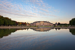 Blick über den Teich zum Schloss Nordkirchen im Abendlicht, Münsterland, Nordrhein- Westfalen, Deutschland, Europa