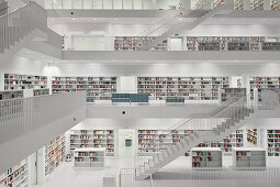 Innenraum der Neuen Stadtbibliothek Stuttgart, Baden-Württemberg, Deutschland, Europa