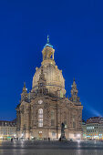 Frauenkirche in der Dämmerung mit Neumarkt, Dresden, Sachsen, Deutschland, Europa
