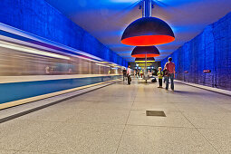 U-Bahnhof Westfriedhof, Lampen mit 3,80 Meter Durchmesser, München, Oberbayern, Bayern, Deutschland