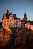 Schloss Sigmaringen in der Dämmerung, Schwäbische Alb, Baden-Württemberg, Deutschland