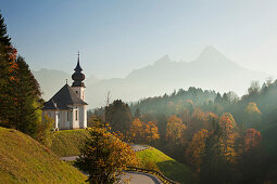 Wallfahrtskirche Maria Gern im Sonnenlicht, Blick zum Watzmann, Berchtesgadener Land, Nationalpark Berchtesgaden, Oberbayern, Bayern, Deutschland, Europa