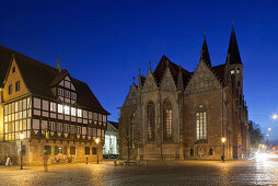 Historischer Altstadtmarkt Braunschweig, Nachtaufnahme mit St. Martini und Gewandhaus, blaue Stunde, Gotik, Braunschweig, Niedersachsen, Deutschland