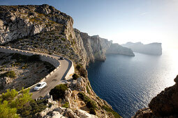 Küstenstraße MA-2210 zum Cap de Formentor, rechts Bucht Cala Figuera, Halbinsel Formentor, Nordküste, Mallorca, Balearen, Spanien