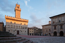Piazza Grande square with the Palazzo Communale town hall and Palazzo Tarugi, Montepulciano, UNESCO World Heritage Site, province of Siena, Tuscany, Italy, Europe