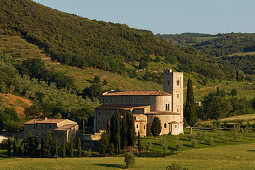 Abbazia di Sant Antimo, Kloster, San Antimo, 12.Jhd., Romanische Architektur, bei Montalcino, Provinz Siena, Toskana, Italien, Europa