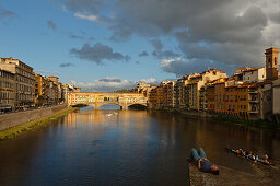 Ponte Vecchio über den Arno Fluss, Altstadt von Florenz, UNESCO Weltkulturerbe, Firenze, Florenz, Toskana, Italien, Europa
