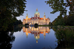 New Town Hall at night, Reflection in the water, Neues Rathaus, Maschteich, Maschpark, Hannover, Lower Saxony, Germany
